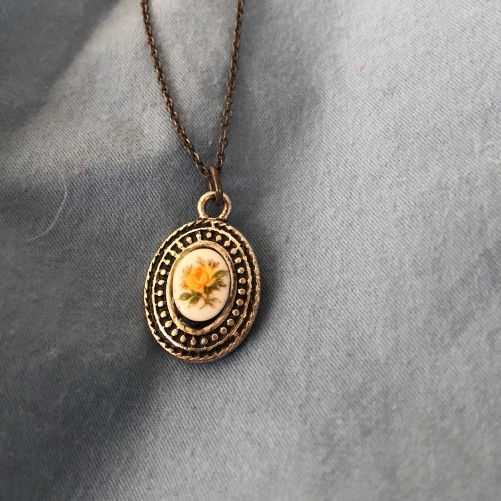 Enamel flower pendant dainty delicate layered - Picture 5 of 7